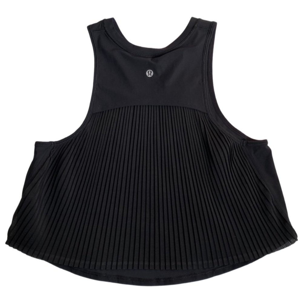 LuluLemon Cropped Pleated Black tank top Size 2/4